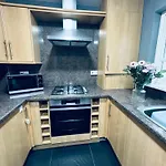 Queens Townhouse - 4 Bedrooms - Sleeps 9 * ווייט הייבן