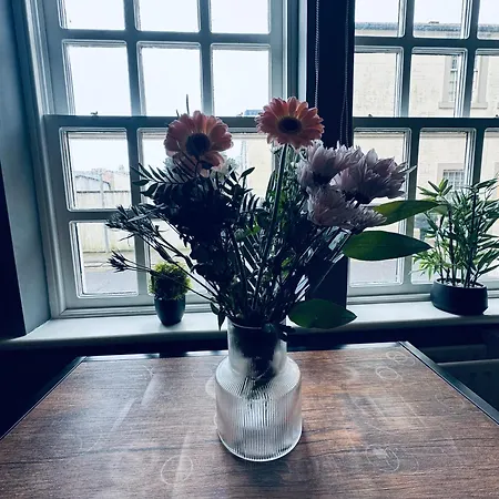 Queens Townhouse - 4 Bedrooms - Sleeps 9