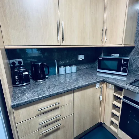 Queens Townhouse - 4 Bedrooms - Sleeps 9 Daire