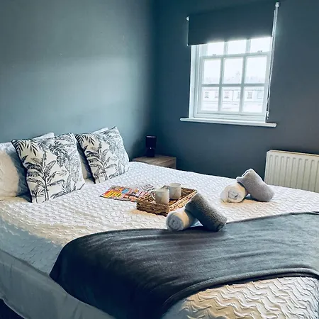 Daire Queens Townhouse - 4 Bedrooms - Sleeps 9 Whitehaven