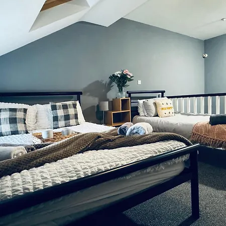 Queens Townhouse - 4 Bedrooms - Sleeps 9 * Whitehaven