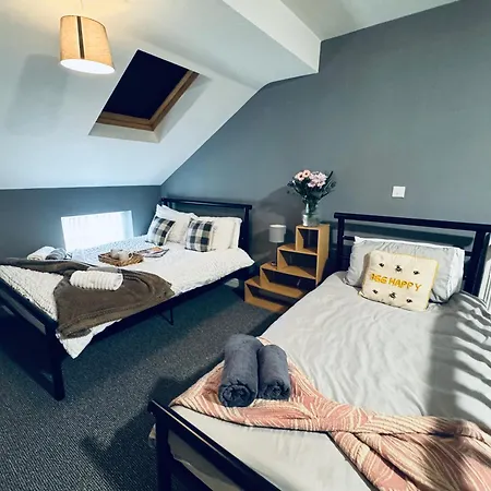 Daire Queens Townhouse - 4 Bedrooms - Sleeps 9 Whitehaven