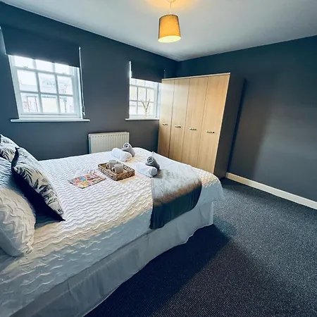 Queens Townhouse - 4 Bedrooms - Sleeps 9 Lägenhet *