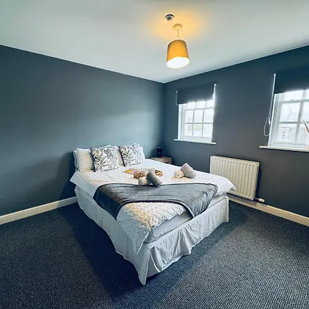 Queens Townhouse - 4 Bedrooms - Sleeps 9 Whitehaven