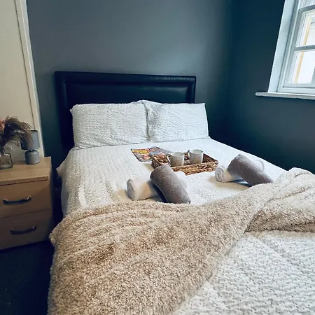 Queens Townhouse - 4 Bedrooms - Sleeps 9 Lägenhet