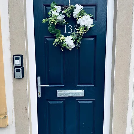 Lägenhet Queens Townhouse - 4 Bedrooms - Sleeps 9 *